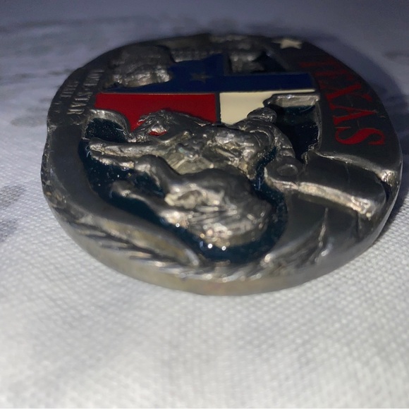 Vintage C&J Texas Lone Star State Belt‎ Buckle 1988 CJ1496 Red White
Blue USA - Picture 7 of 9